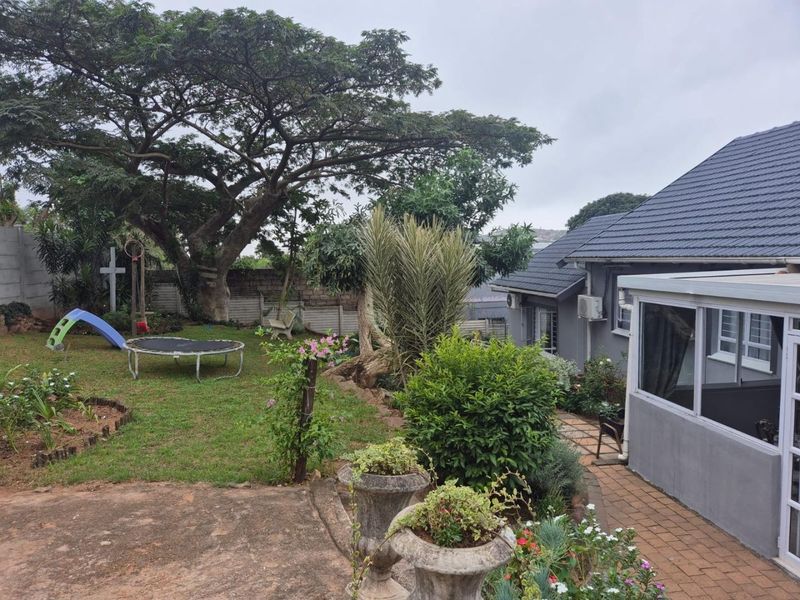 A PLACE TO HANG YOUR HEART! ALL OFFERS FROM R 1850 000.00... TRY YOURS TODAY! - Photo 1
