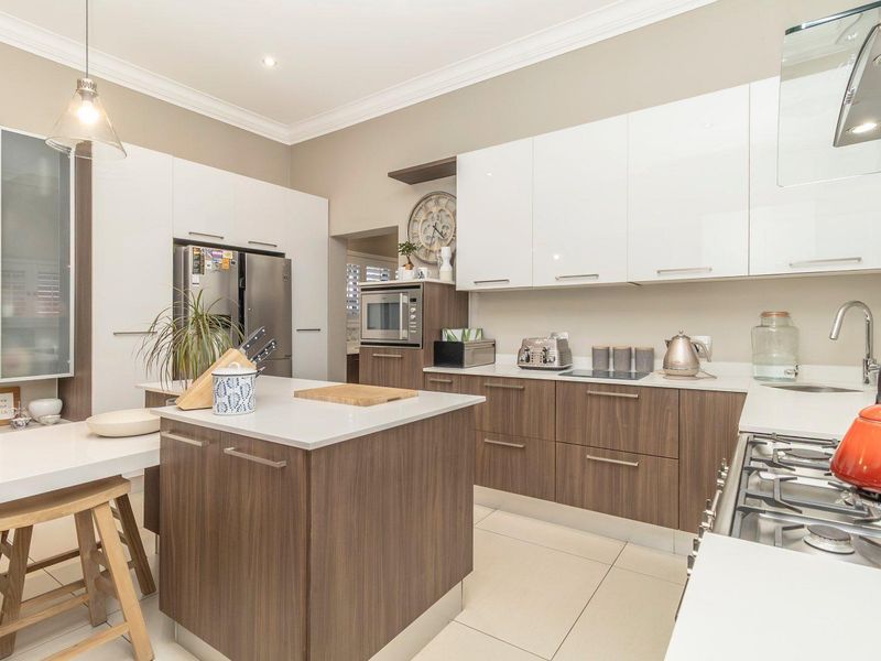 Where timeless design meets family living - Photo 10