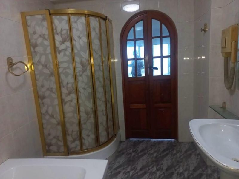 1 Bedroom Spacious Apartment with Stunning Harbour Views for sale in Esplanade! - Photo 8