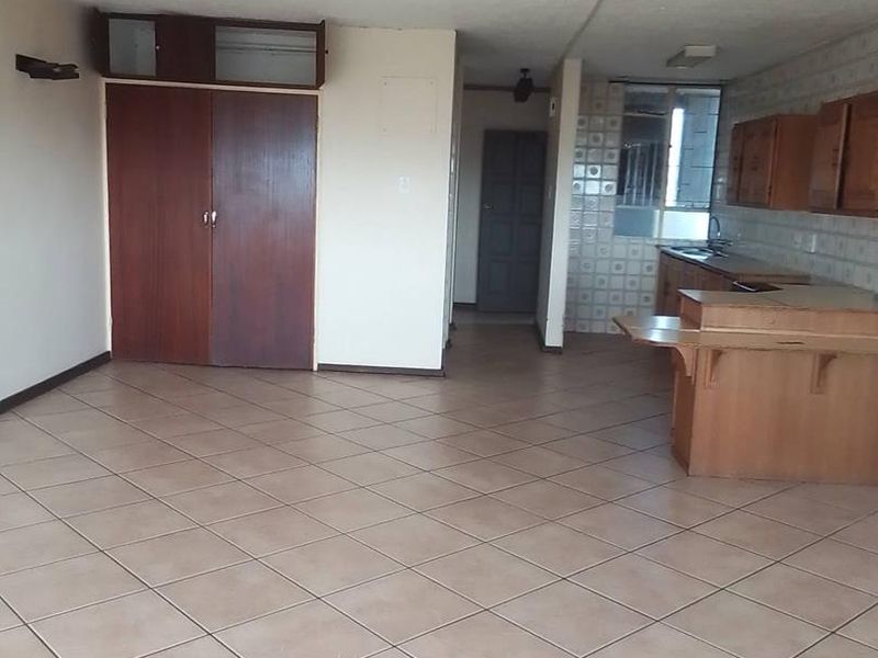 BACHELOR FLAT AVAILABLE IN PRETORIA NORTH-1 APRIL 2026 - Photo 1
