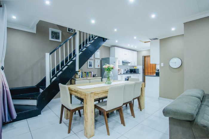 Property #2465533, Townhouse Pending Sale in Weltevreden