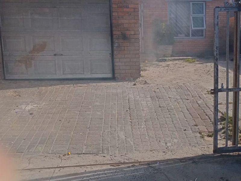 Charming Three-Bedroom Home for Sale in Site C, Khayelitsha - Photo 3