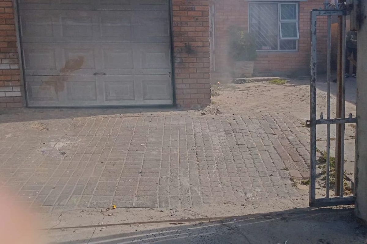 Charming Three-Bedroom Home for Sale in Site C, Khayelitsha - Photo 3