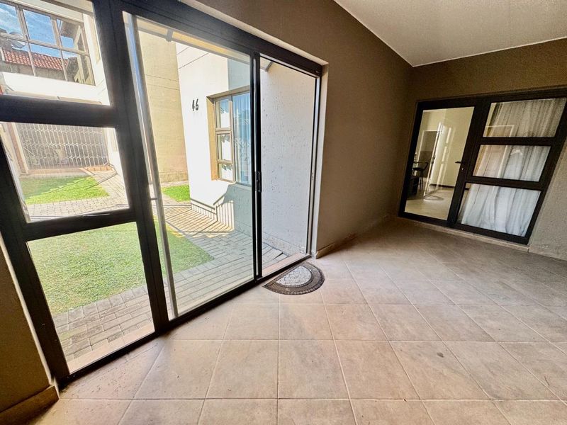 2 Bedroom, 2 Bathroom Ground Floor Apartment – Pet Friendly - Photo 4