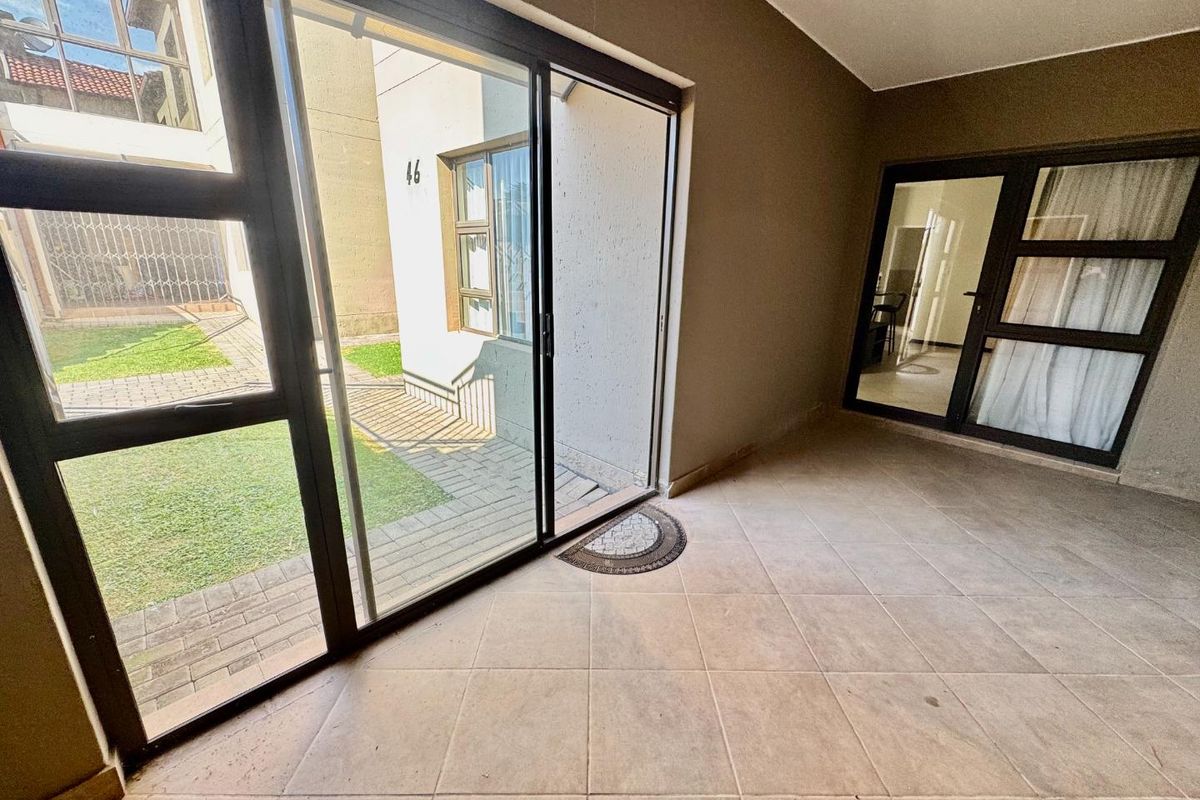 2 Bedroom, 2 Bathroom Ground Floor Apartment – Pet Friendly - Photo 4