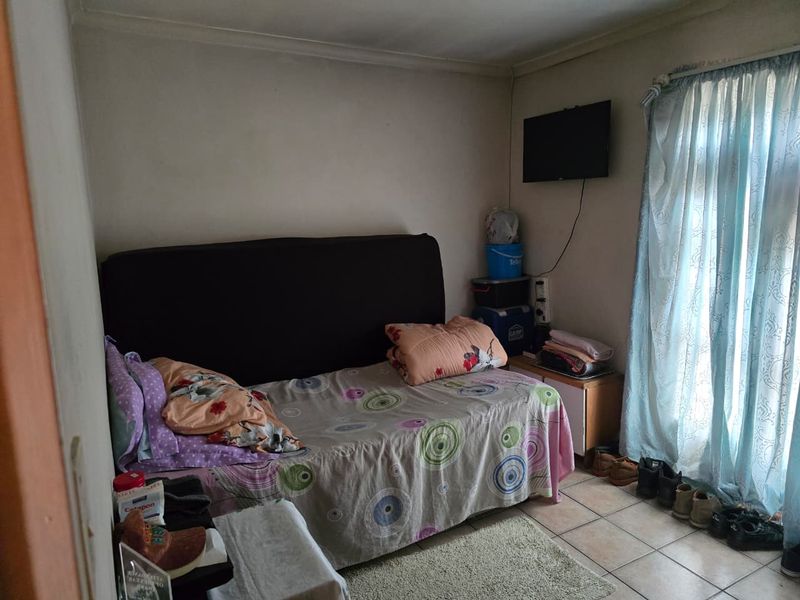 Charming 3-Bedroom Home with Spacious Yard - Photo 9