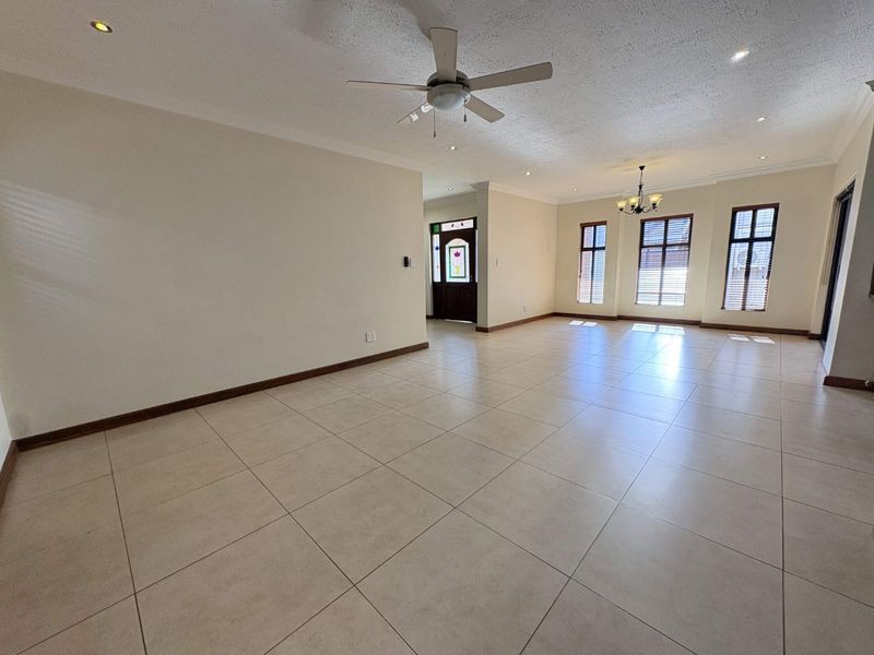 Ultra Spacious Townhouse in Heritage Hill - Photo 9