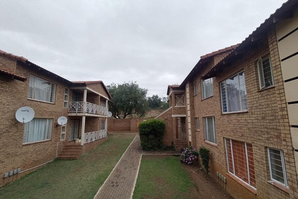 Neat 2-Bedroom Apartment for Sale in Ridgeway - Photo 2