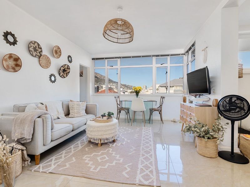 Light & Bright Studio with Ocean Views – Steps from the Promenade - Photo 8