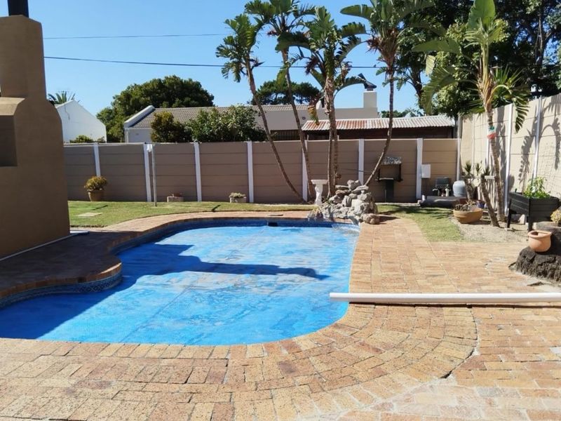 4 Bedroom House For Sale in Bothasig - Photo 2