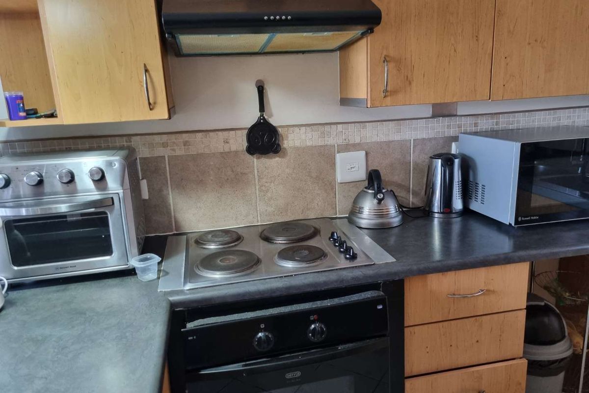 Delightful 2 Bedroom apartment in Kenwick Close  Investment opportunity. - Photo 5