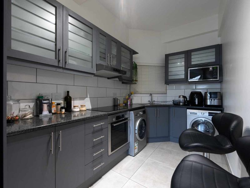 Fully Furnished, Fully Functional, Fully Lettable - Photo 6