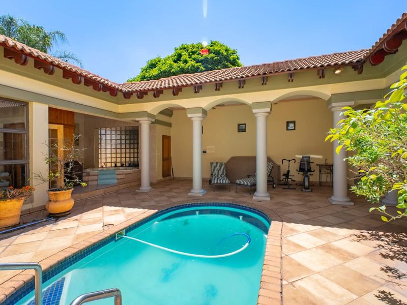 Elegant Home Overlooking the 18th Hole - Photo 10