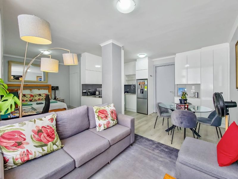 Charming Studio Apartment in The Square - Photo 2