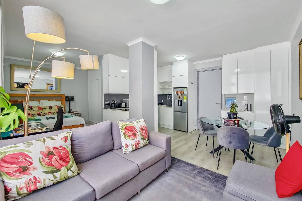 Charming Studio Apartment in The Square - Photo 2