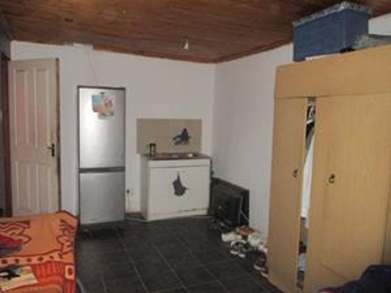 To Let - Photo 10