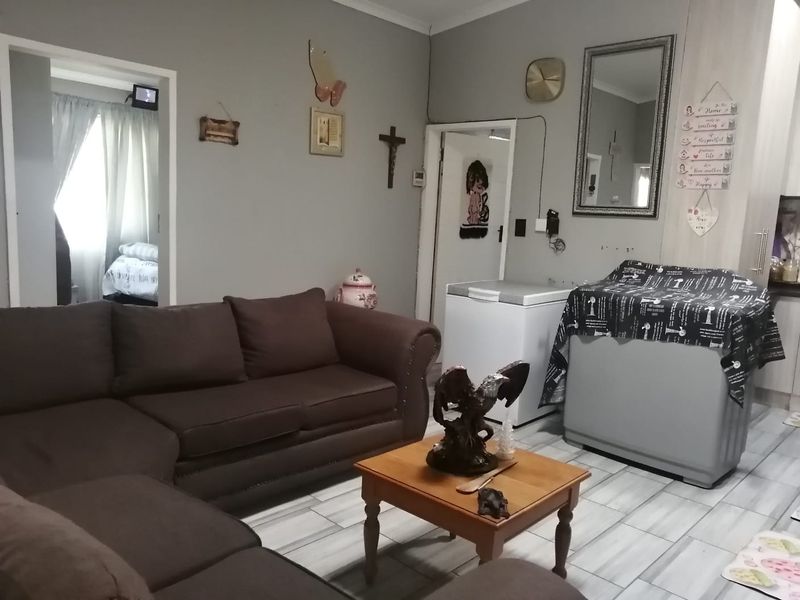 Ideal starter home (simplex unit) for first time buyers - Photo 3