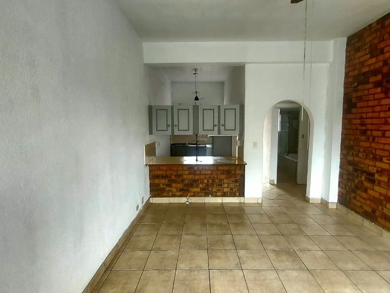 Ground Floor Unit in Secure Complex - Photo 3