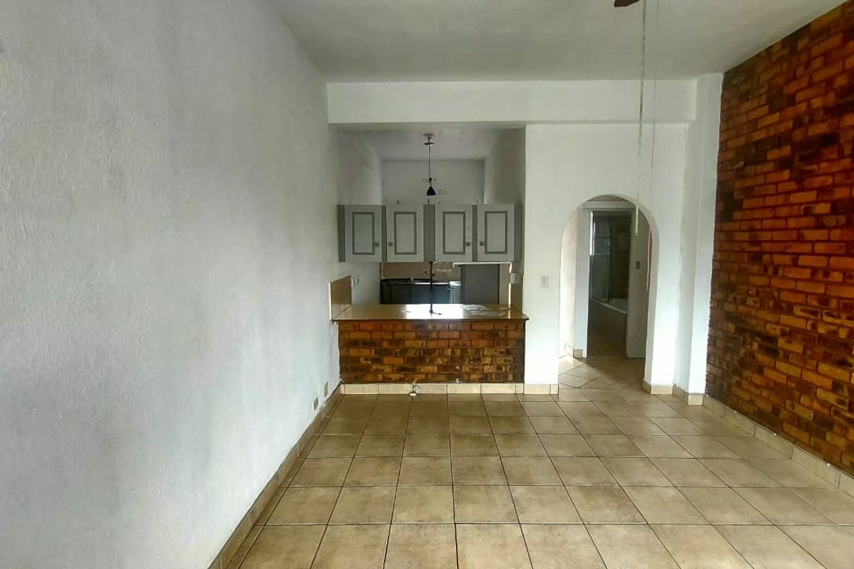 Ground Floor Unit in Secure Complex - Photo 3