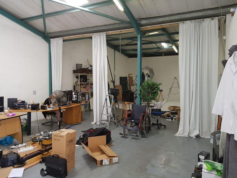 Light Industrial Warehouse with Offices in Constantiaberg Business Park - Photo 4