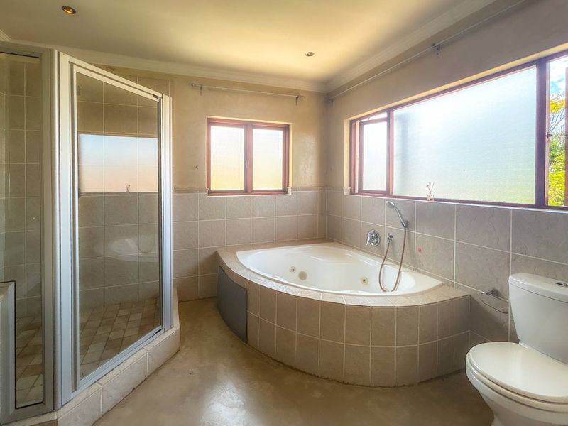 Back On The Market: Renovated Home in Secure Estate - Photo 9