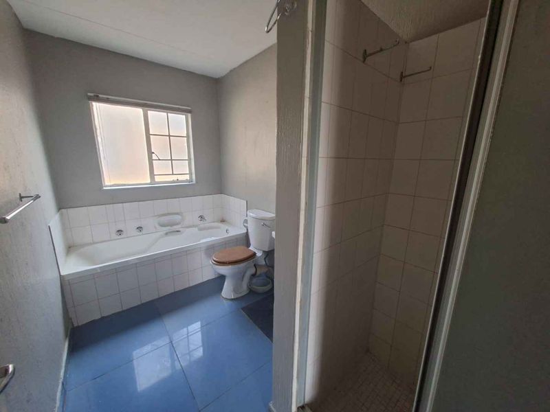 2 Bedroom Groundfloor Apartment ideal for first timer buyer or investor - Photo 9