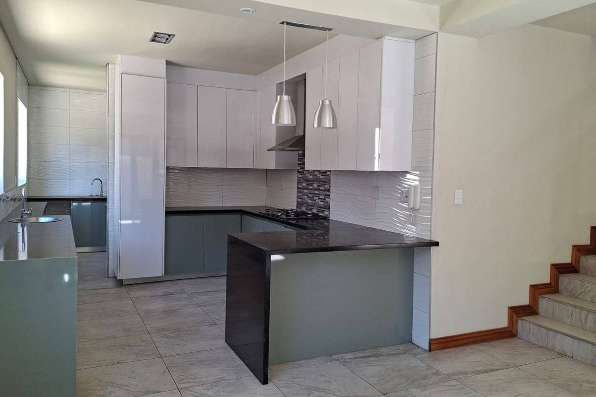 Elegance Meets Everyday Comfort - Bedfordview - Photo 2