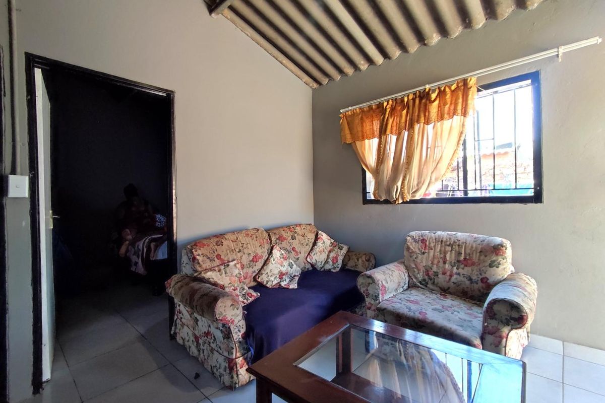 6 Bedroom House for Sale in Cosmo City - Photo 5