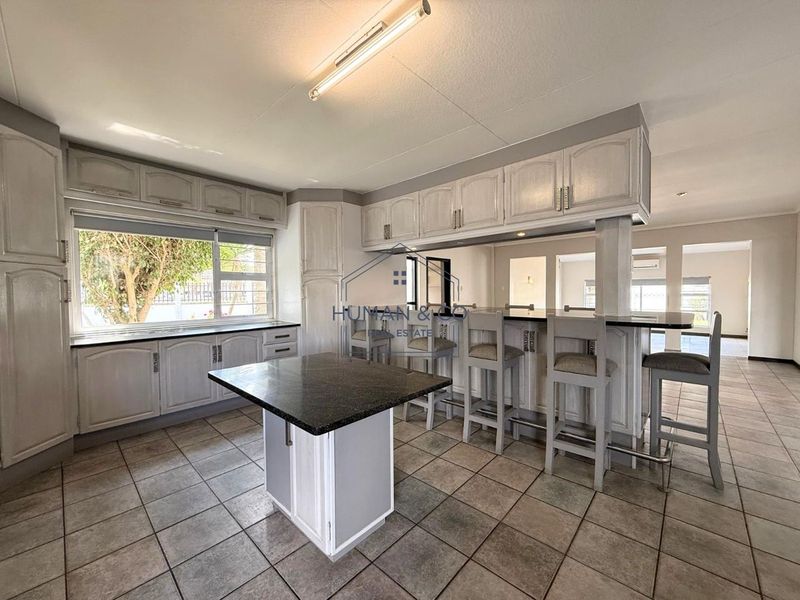 Large Residential Property in Central Town - Photo 6