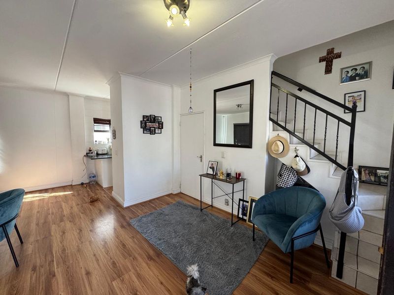 Exceptionally Neat Double-Storey Home in the Heart of Royal Ascot - Photo 7