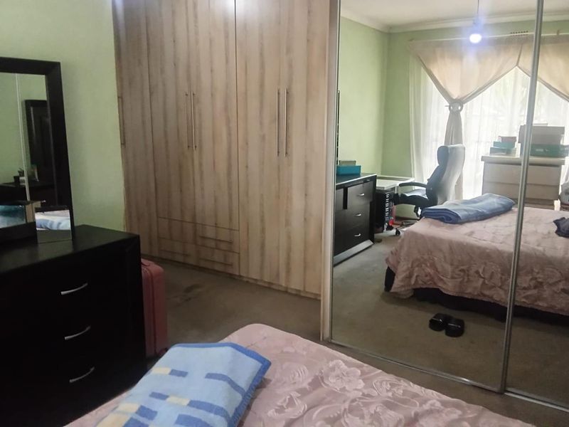 3 BED IN BRACKENDOWNS EXT 5 - Photo 7