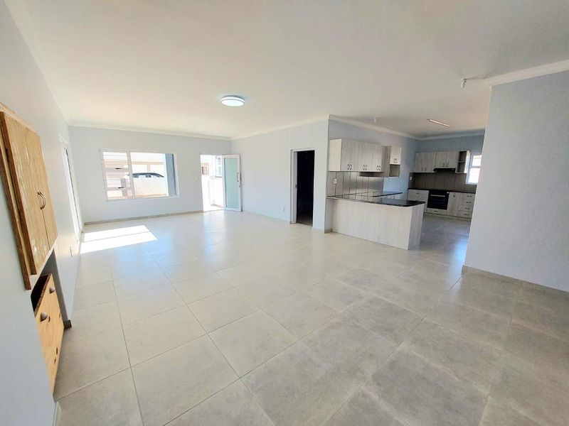 Brand new 3 Bedroom home wih 3 Garages - Photo 5