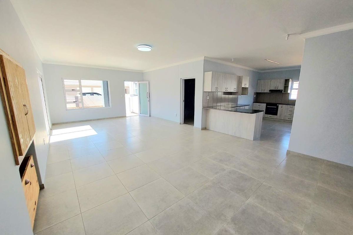 Brand new 3 Bedroom home wih 3 Garages - Photo 5