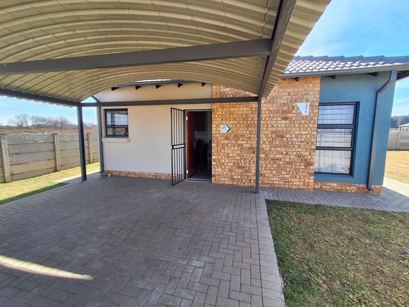 3 Bedroom Full Title Home in Secure Complex - Photo 3