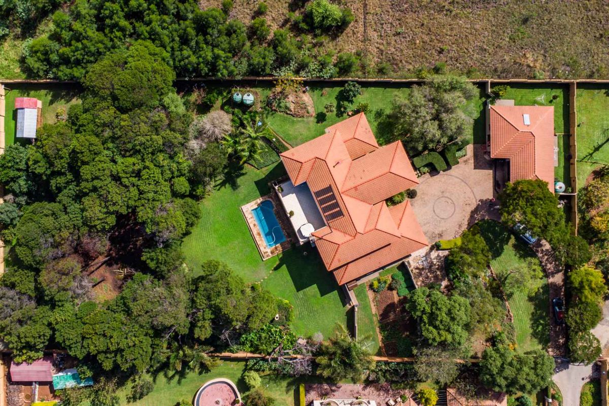 The Dual-Living Masterpiece: Two Independant Homes Offering Unrivaled Versatility for Extended Families or Savvy Investors - Photo 4
