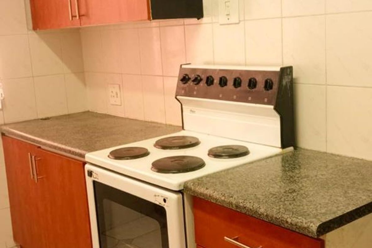 2 Bedroom Apartment In Edleen Ext 1 Kempton Park - Photo 3