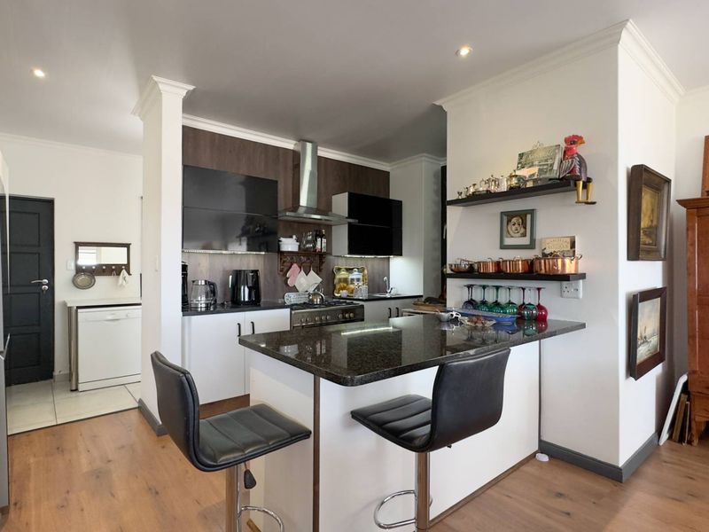 Coastal home with stunning view - Photo 10