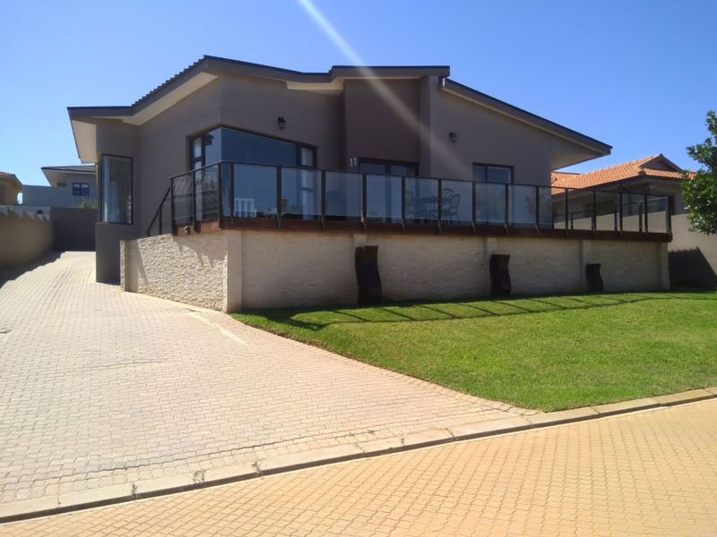 3 BEDROOM DESIGNERS DREAM HOME - Photo 2