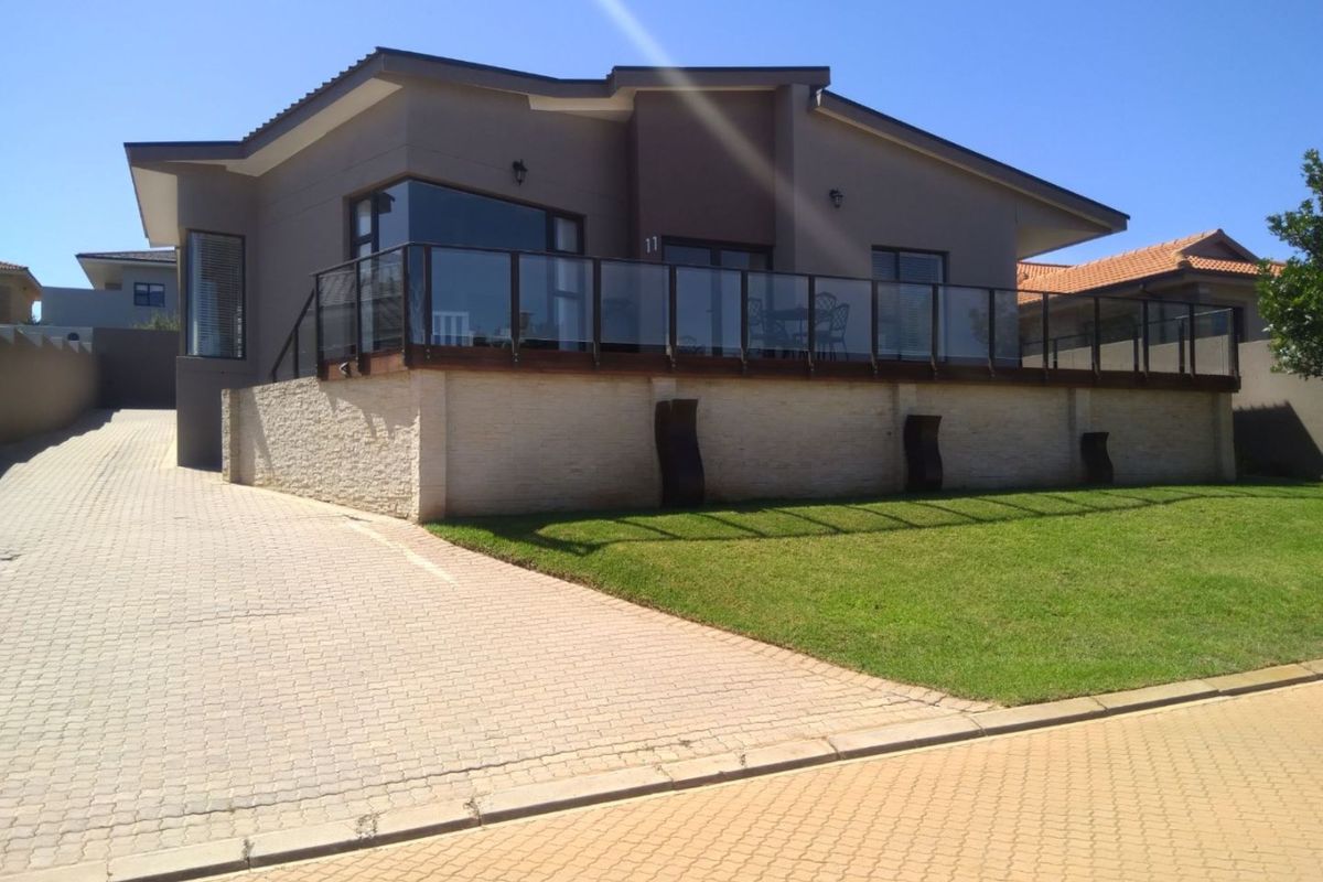 3 BEDROOM DESIGNERS DREAM HOME - Photo 2