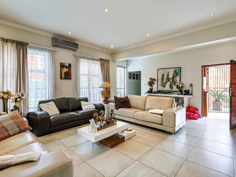 The New Classic: Uncompromised Self-Sufficiency - Photo 3