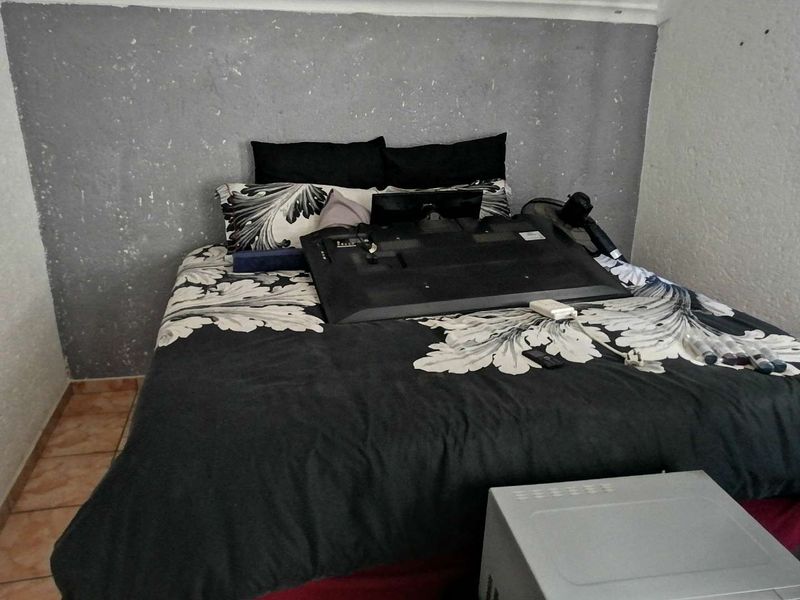 Secure duplex in upmarket suburb! - Photo 9