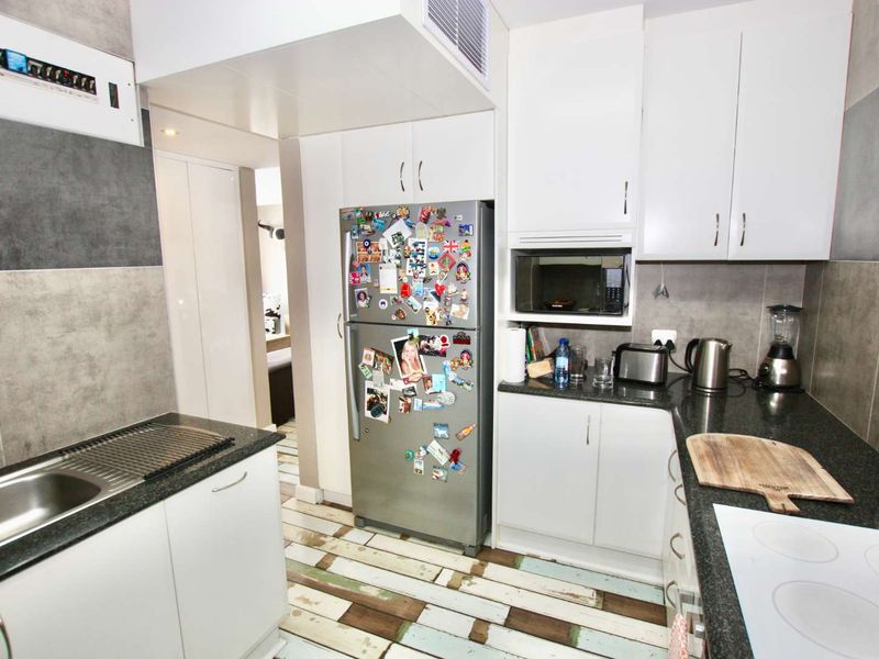 Exquisite Umhlanga Beachfront Apartment with Amazing Sea & Lagoon Views!! - Photo 8