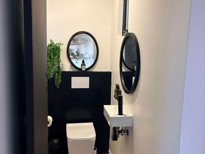 Executive suite to rent - Photo 8