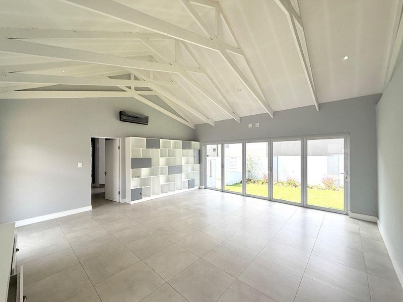 Spacious Family Home In Top Location - Photo 9