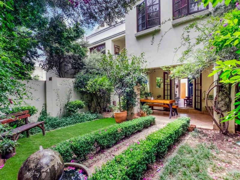 A DUPLEX SANCTUARY IN THE TREETOPS — LIVING IN LOVELY LONEHILL WILL LEAVE YOU IN ABSOLOUTE AWE - Photo 2