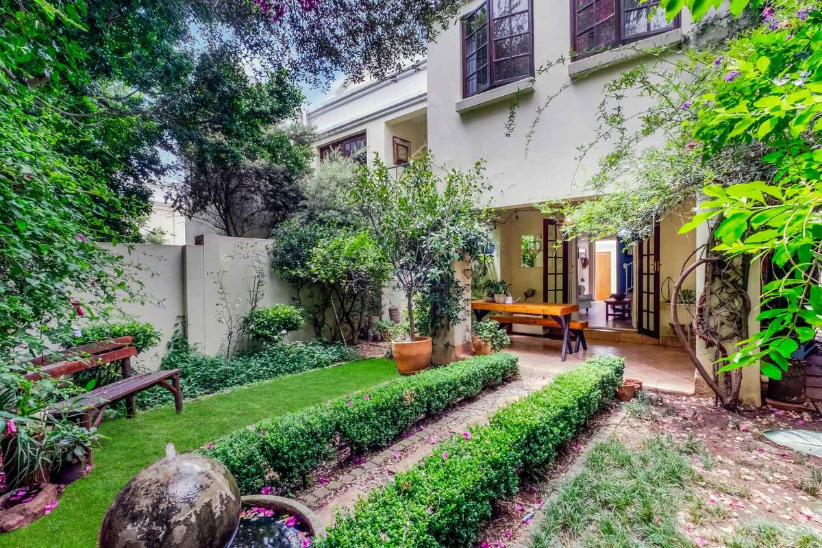 A DUPLEX SANCTUARY IN THE TREETOPS — LIVING IN LOVELY LONEHILL WILL LEAVE YOU IN ABSOLOUTE AWE - Photo 2