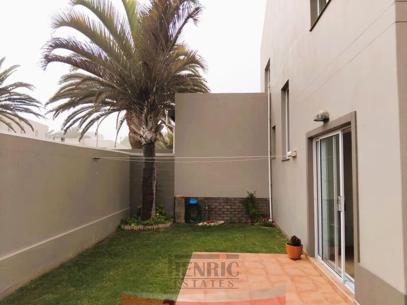 Secure Complex Living - Photo 7