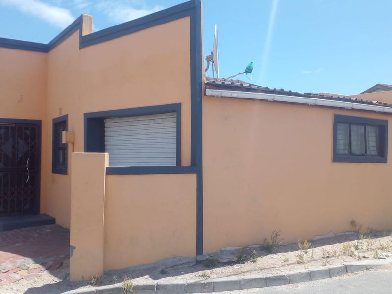 Charming Starter Home in KTC Nyanga for Only R450,000! - Photo 4