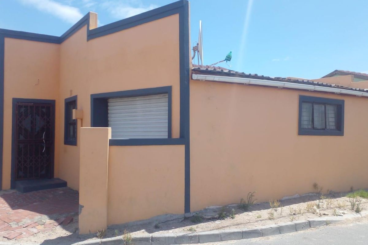 Charming Starter Home in KTC Nyanga for Only R450,000! - Photo 4