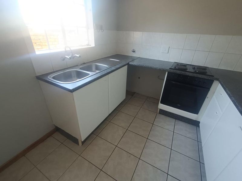 Perfect Starter Home or Investment Opportunity! - Photo 4